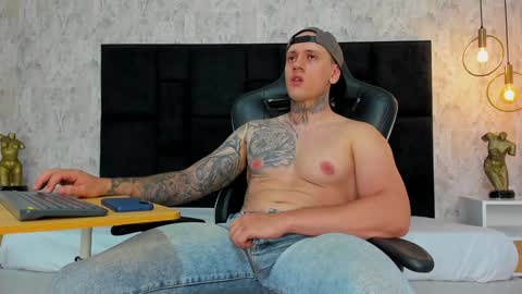 Snapshot of joeysexx1 chatting on January 24, 1:56 am online show from January 24, 1:56 am
