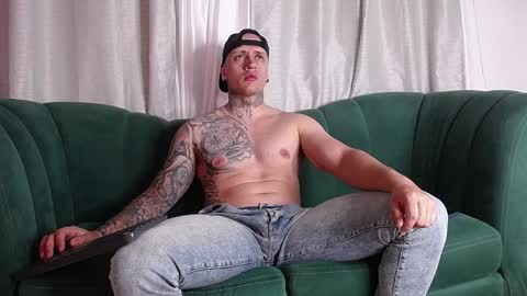 Snapshot of joeysexx1 chatting on January 13, 12:30 am online show from January 13, 12:30 am