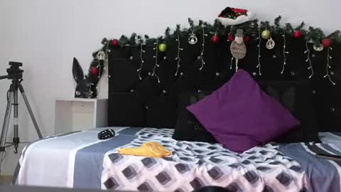 Snapshot of john_and_louis chatting on December 17, 11:06 am John online show from December 17, 11:06 am