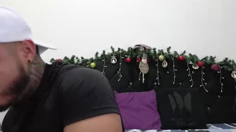 Snapshot of john_and_louis chatting on December 18, 11:02 am John online show from December 18, 11:02 am