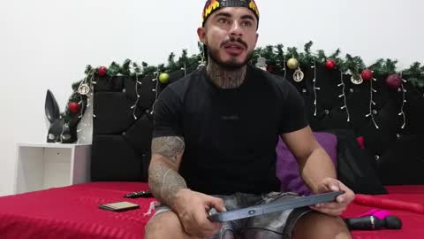 Snapshot of john_and_louis chatting on December 20, 11:00 am John online show from December 20, 11:00 am