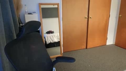 john_bear1 online show from April 23, 8:30 am