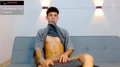 john_ssnow29 online show from November 22, 11:32 am