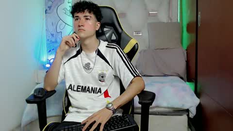 johnny_cagee online show from October 17, 9:13 am