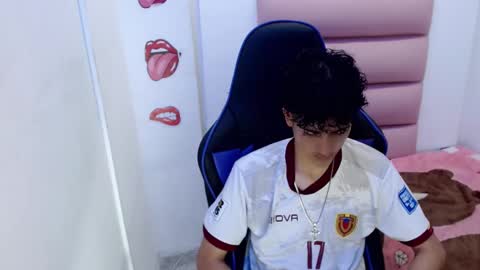 johnny_cagee online show from December 3, 4:46 am