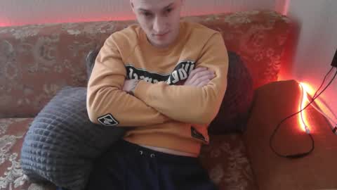 Snapshot of johnny_positive chatting on February 10, 5:03 am Johnny online show from February 10, 5:03 am