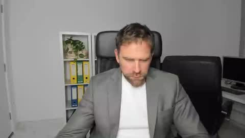Snapshot of johnnydough82 chatting on December 7, 5:37 am johnnydough82 online show from December 7, 5:37 am