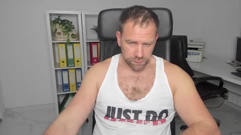 Snapshot of johnnydough82 chatting on January 3, 5:39 am johnnydough82 online show from January 3, 5:39 am
