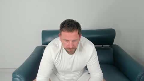 Snapshot of johnnydough82 chatting on February 28, 5:04 am johnnydough82 online show from February 28, 5:04 am