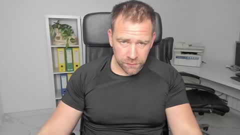 Snapshot of johnnydough82 chatting on December 30, 4:42 am johnnydough82 online show from December 30, 4:42 am