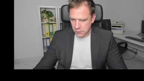 Snapshot of johnnydough82 chatting on December 20, 5:04 am johnnydough82 online show from December 20, 5:04 am