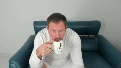 Snapshot of johnnydough82 chatting on February 27, 4:20 am johnnydough82 online show from February 27, 4:20 am