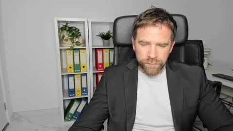 Snapshot of johnnydough82 chatting on December 17, 5:07 am johnnydough82 online show from December 17, 5:07 am