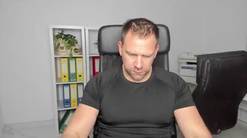 Snapshot of johnnydough82 chatting on December 28, 5:02 am johnnydough82 online show from December 28, 5:02 am
