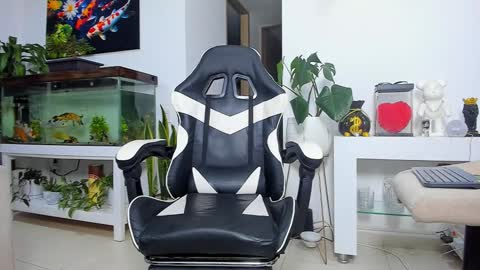 Snapshot of johnnygrayson_ chatting on October 22, 1:31 am JOHNNY online show from October 22, 1:31 am