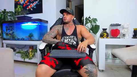 Snapshot of johnnygrayson_ chatting on October 31, 12:12 am JOHNNY online show from October 31, 12:12 am