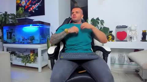 Snapshot of johnnygrayson_ chatting on October 26, 2:13 am JOHNNY online show from October 26, 2:13 am