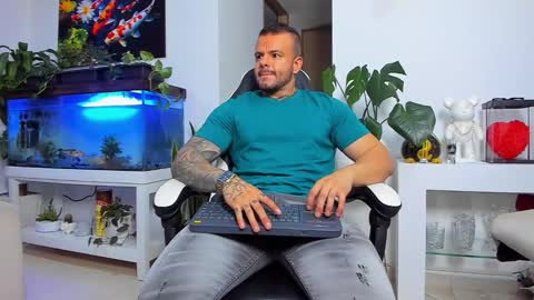 Snapshot of johnnygrayson_ chatting on November 2, 2:05 am JOHNNY online show from November 2, 2:05 am