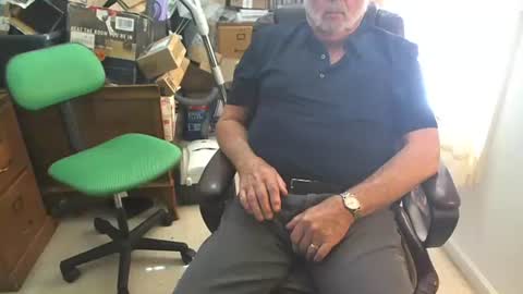 Snapshot of johnnys110153 chatting on November 1, 5:17 pm johnnys110153 online show from November 1, 5:17 pm