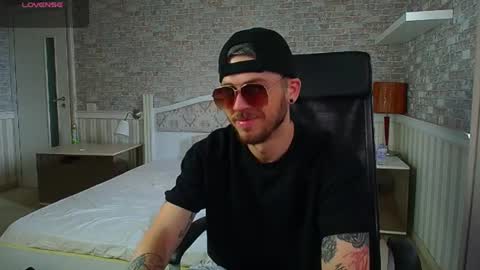 JonahShaw online show from June 15, 4:15 am