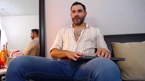 Snapshot of jonas_beard1 chatting on December 3, 7:55 pm JONAS BEARD online show from December 3, 7:55 pm