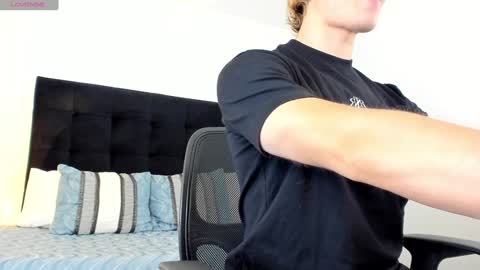 Jonathan Danielss  online show from January 29, 11:41 am