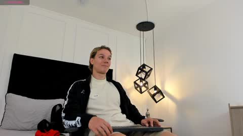 Jonathan Danielss  online show from January 25, 11:34 am