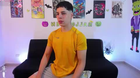 Snapshot of jonathanjoestar_ chatting on October 18, 9:20 pm Instagram jonathanfit14 online show from October 18, 9:20 pm