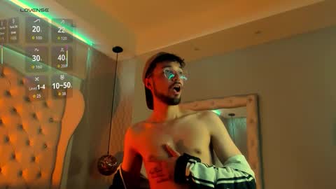 JonnyGreey online show from December 19, 7:11 pm