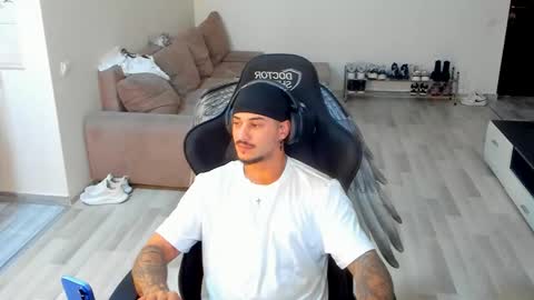 Snapshot of jonnyporn1 chatting on October 12, 5:45 am jonnyporn1 online show from October 12, 5:45 am