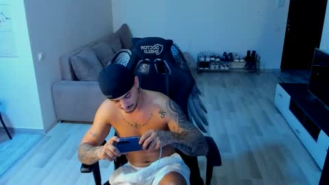 Snapshot of jonnyporn1 chatting on October 10, 5:01 am jonnyporn1 online show from October 10, 5:01 am
