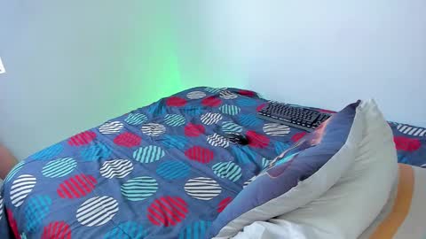 Snapshot of jordan_di31 chatting on December 2, 1:33 pm Jordn follow me on my soyjordanditri model account online show from December 2, 1:33 pm