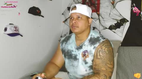 Snapshot of jordann_black_bigcock_ chatting on December 5, 2:09 am online show from December 5, 2:09 am