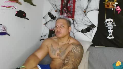 Snapshot of jordann_black_bigcock_ chatting on December 7, 9:00 pm online show from December 7, 9:00 pm