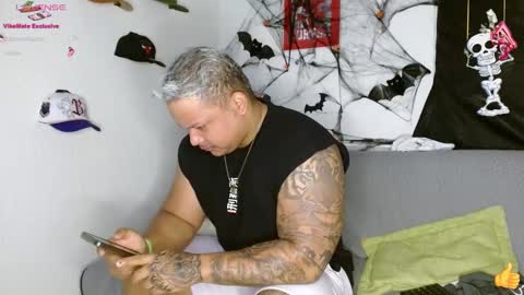 Snapshot of jordann_black_bigcock_ chatting on December 11, 8:16 am online show from December 11, 8:16 am