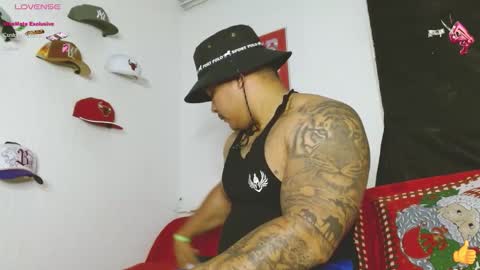 Snapshot of jordann_black_bigcock_ chatting on December 23, 5:32 pm online show from December 23, 5:32 pm