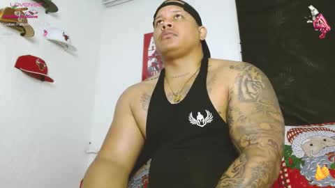 Snapshot of jordann_black_bigcock_ chatting on December 18, 8:47 pm online show from December 18, 8:47 pm