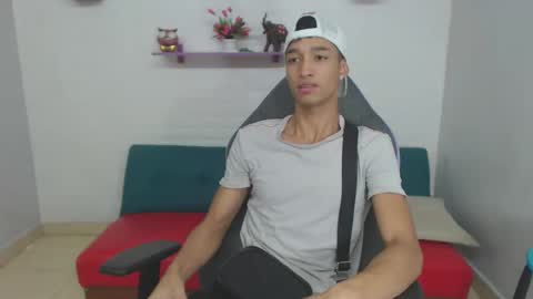 Snapshot of jose_sexycumm chatting on February 18, 7:10 pm jose_sexycumm online show from February 18, 7:10 pm
