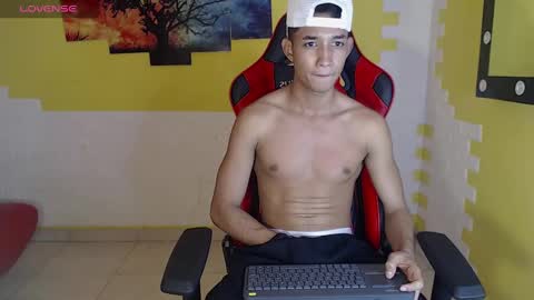 Snapshot of jose_sexycumm chatting on December 9, 9:44 pm jose_sexycumm online show from December 9, 9:44 pm