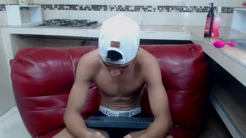 Snapshot of jose_sexycumm chatting on February 15, 9:06 pm jose_sexycumm online show from February 15, 9:06 pm