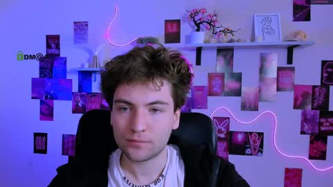 joseph_bear_ online show from April 21, 7:47 am