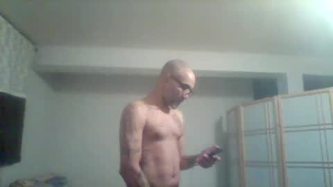 Br33z3 online show from March 9, 9:14 am