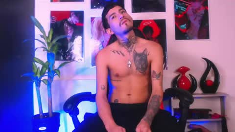 josue_linares online show from June 17, 6:26 am