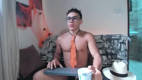 Snapshot of joulianogreco1 chatting on October 30, 8:43 pm Im Jouliano online show from October 30, 8:43 pm