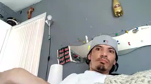 Snapshot of jpizzy23 chatting on October 1, 8:35 pm dLowfrk online show from October 1, 8:35 pm