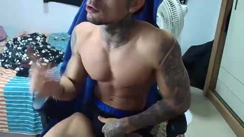 Snapshot of juan_gomez_1 chatting on October 5, 12:36 am juan_gomez_1 online show from October 5, 12:36 am