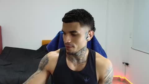 juan_gomez_1 online show from November 19, 12:21 am