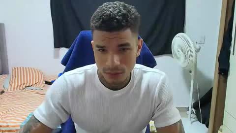 Snapshot of juan_gomez_1 chatting on September 25, 9:41 am juan_gomez_1 online show from September 25, 9:41 am