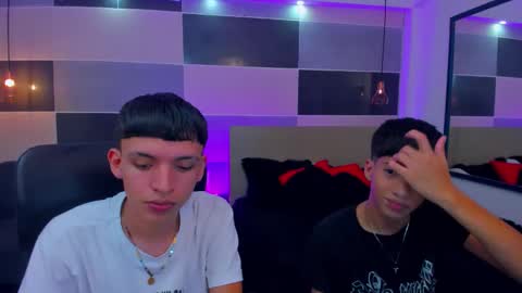 Snapshot of juan_nd_steven chatting on December 18, 4:42 am JuanSteven online show from December 18, 4:42 am