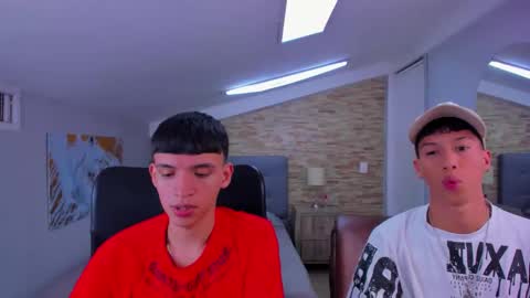 Snapshot of juan_nd_steven chatting on March 5, 4:35 am JuanSteven online show from March 5, 4:35 am